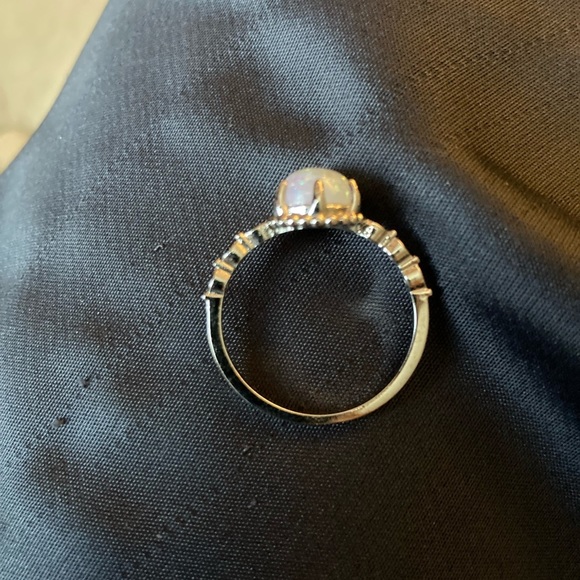 White Fire Opal ring set in Sterling Silver . Size 5.3/4 - Picture 3 of 4